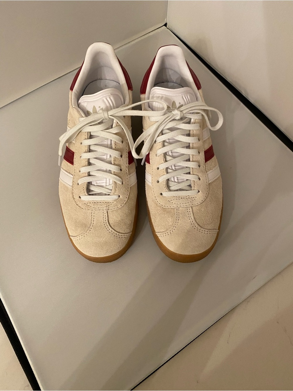 adidas Cream Suede Sneakers with Burgundy Stripe,gum sole,size 7 women’s,unisex